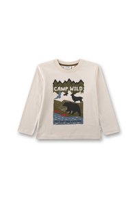 Longsleeve, crème Baumwoll-T-Shirt mit einem grafischen Design von Bergen, Tieren und dem Text "CAMP WILD" in erdigen Farben.