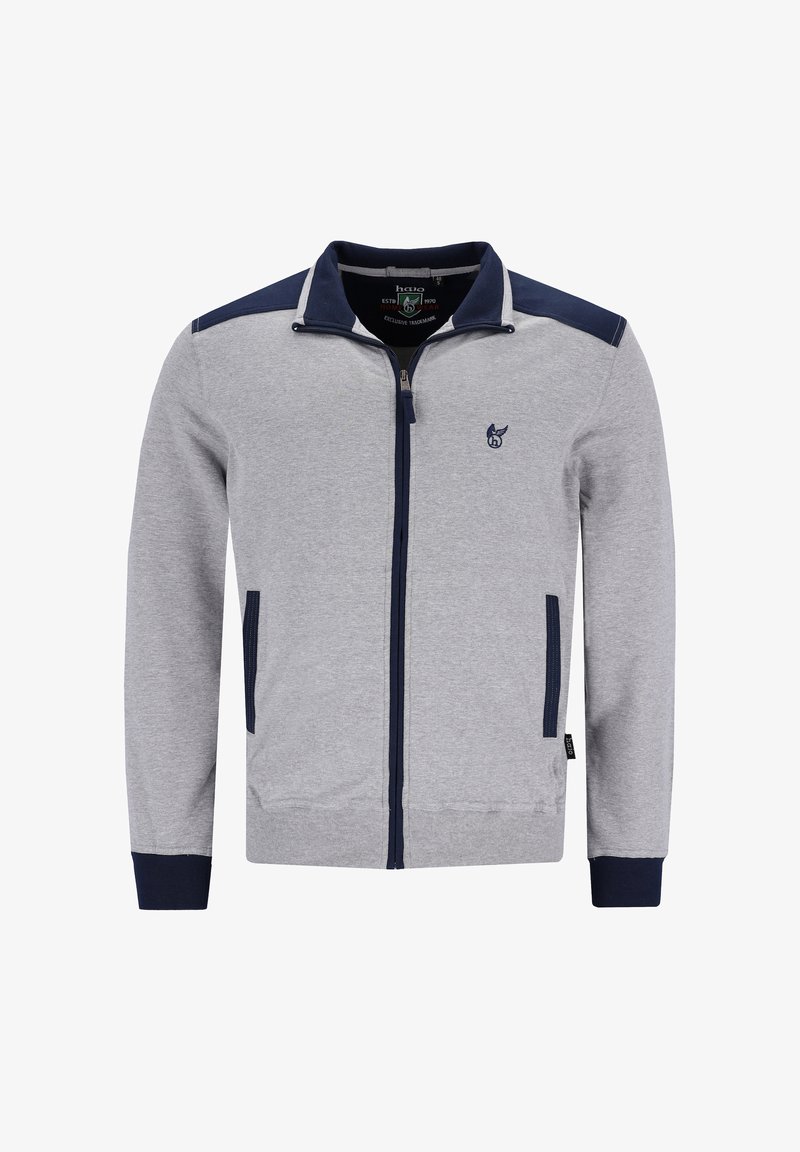 Szara kurtka z zamkiem błyskawicznym i granatowymi akcentami na ramionach i mankietach, z małym logo na klatce piersiowej oraz bocznymi kieszeniami na zamek. Miękka tekstura materiału.