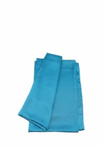 Sciarpa in satin turchese piegata, che mette in evidenza la texture liscia e una leggera lucentezza. Bordi puliti, senza motivi o elementi metallici visibili.