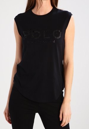 Schwarzes ärmelloses T-Shirt mit abgerundetem Saum und glänzendem "POLO RALPH LAUREN"-Logo. Hergestellt aus weichem, stretchigem Baumwollmaterial.