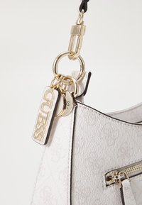 Thumbnail Image 4