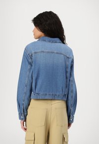 Thumbnail Image 4