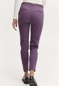 b.young Chinos - purple