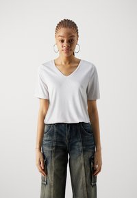 ONLY - ONLELISE V NECK - T-shirt basic - moonbeam Miniatuurafbeelding 1