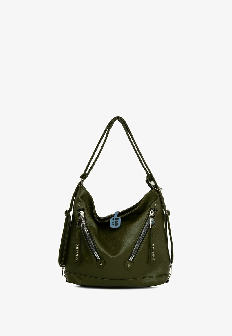 Olīvu zaļa ādas rokassoma ar divām plecu siksnām, sudraba rāvējslēdzēm, kniedēm un zilu birku. Mīksta tekstūra un vaļīgs dizains.