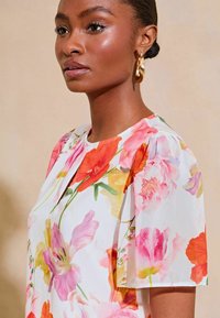 Lipsy FLUTTER SLEEVE SPOT REGULÄR - Blouse - white floral