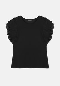 Czarna bluzka z krótkimi, plisowanymi falbanami. Gładki, elastyczny materiał z okrągłym dekoltem i prostym krojem.