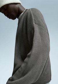 Bershka BOXY FIT - Striktrøje - black