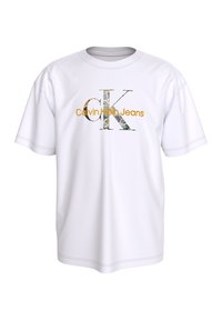 Camiseta blanca de algodón con un gran logo "CK" con un diseño estampado en verde y gris, y "Calvin Klein Jeans" en naranja debajo.