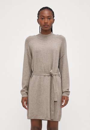 ONLY Petite ONLLEVA BELT DRESS - Robe pull - walnut melange