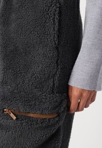 UGG NYISHA CARGO PANT - Kargopüksid - ink