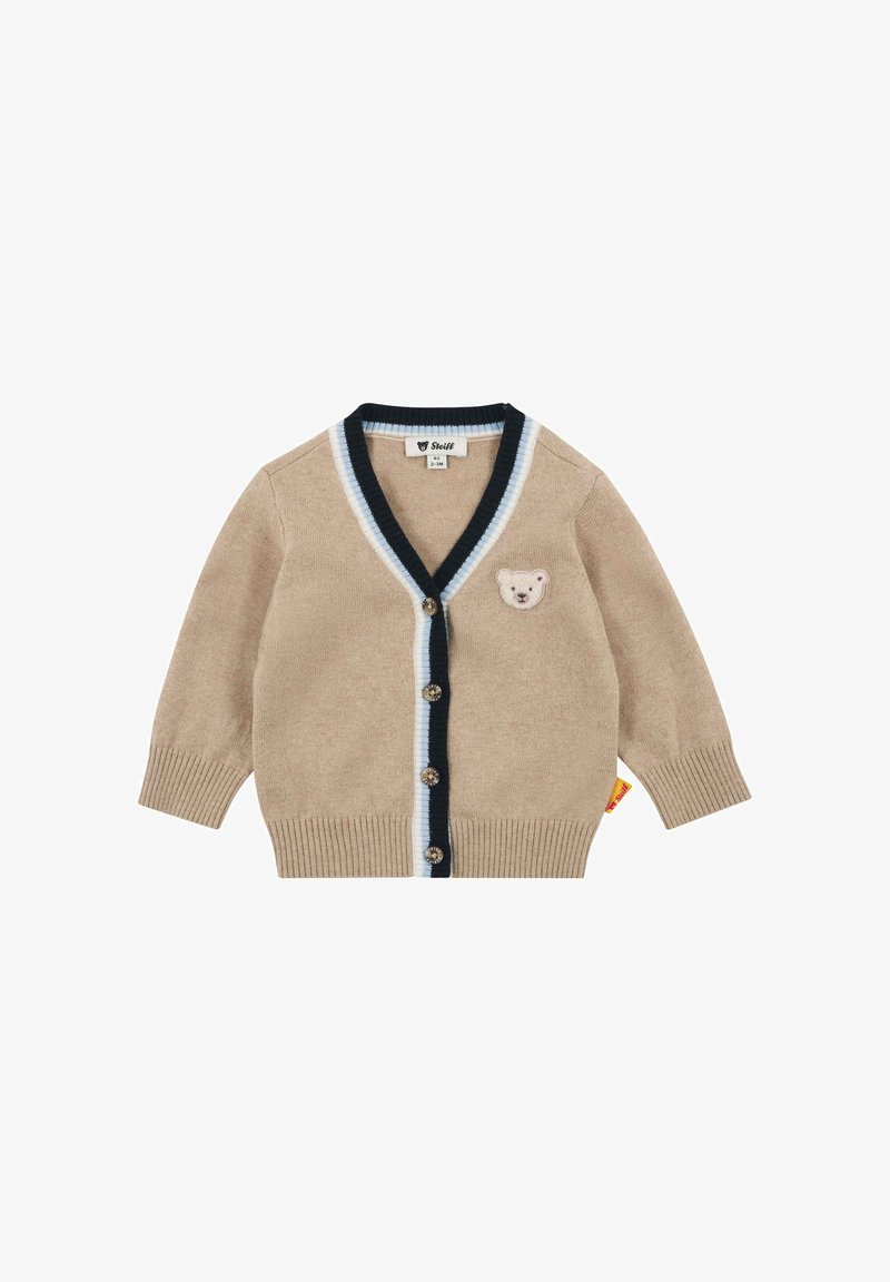 Beiger Cardigan aus weichem Stoff, mit einem marineblauen und hellblauen gerippten Kragen, einem Bärenaufnäher auf der Brust und dekorativen Knöpfen.