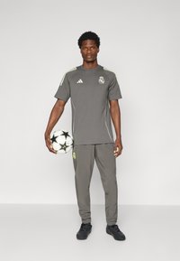 adidas Performance REAL MADRID VISTECH  - Article de supporter d'équipe de club - utility grey/semi frozen yellow