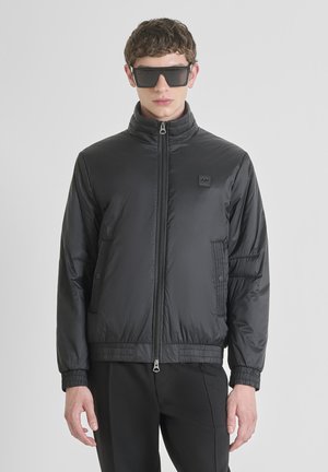 REGULAR FIT WITH  LOGOED BADGE - Chaqueta de invierno - black