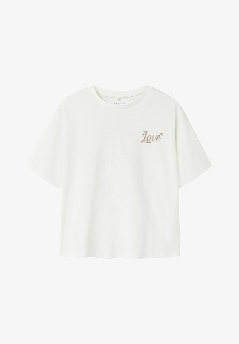 Valge puuvillane T-särk, lühikeste varrukatega, ümar kaelus, millel on vasakul rinnal roosa sädelev kiri "Love". Pehme tekstuur, mugav lõige.