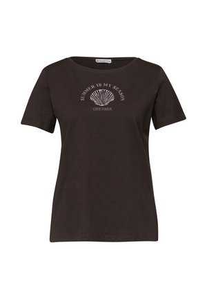 Donkerbruin T-shirt met korte mouwen en ronde hals, met een schelpafbeelding en de tekst "SUMMER IS MY SEASON CÔTE D'AZUR" op de borst.