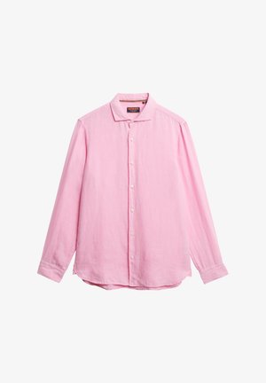 Camisa de manga larga rosa claro, hecha de una tela suave, que presenta un cuello abotonado, un frente completamente abotonado y puños con un solo botón.