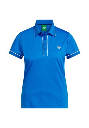 Polo bleu à manches courtes avec bordure blanche sur le col et les manches, trois boutons bleus, et petit logo blanc sur le côté gauche de la poitrine.