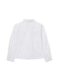 Camicia bianca a maniche lunghe con colletto a punta, polsini abbottonati, yoke posteriore e piega centrale. Tessuto liscio senza motivi o accenti visibili.