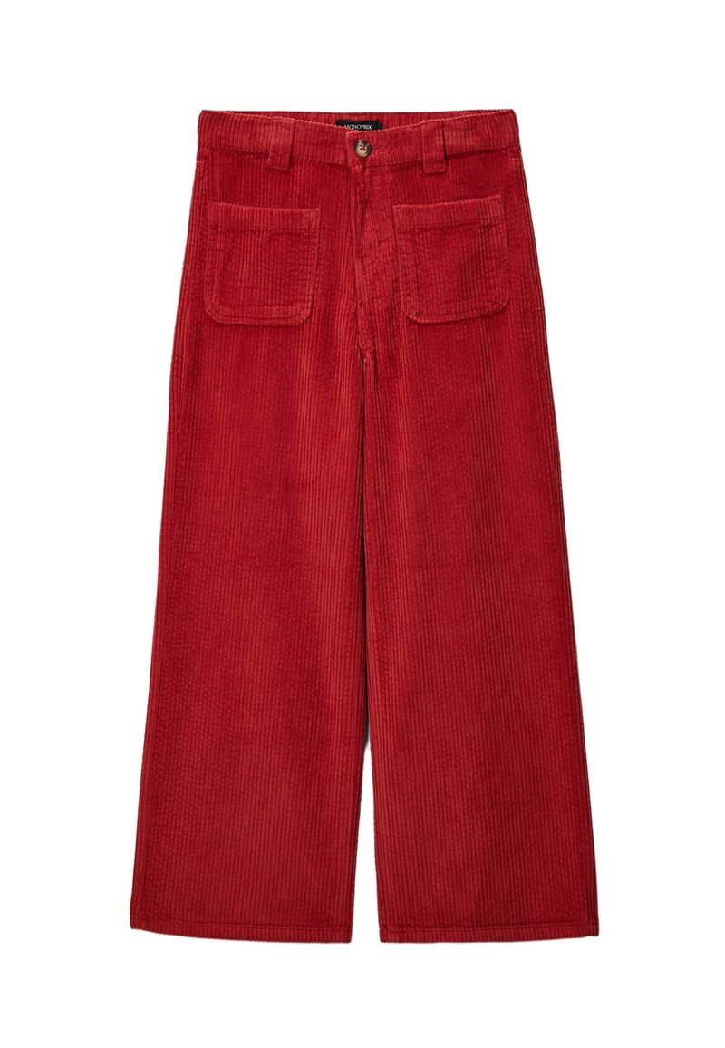 Pantalons larges en velours côtelé rouge avec une surface texturée, comportant deux poches arrière et une fermeture à bouton à la taille.