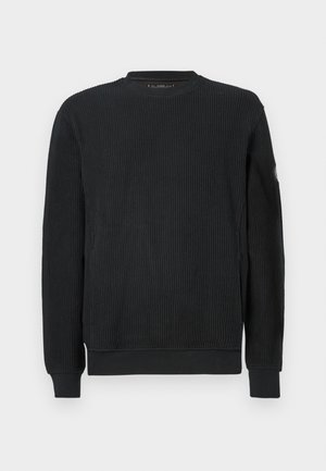 Maglione nero a maniche lunghe in maglia con texture a coste, collo a giro, e polsini aderenti, fotografato su uno sfondo bianco.