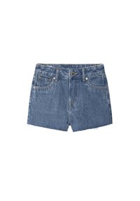 Jeans kratke hlače v srednje modri barvi z razfrkanim robom, petimi žepi in kovinskim gumbom za zapiranje. Tkanina ima rahlo obrabljen videz.