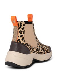 Ankle čizme s uzorkom leoparda, sa svijetlosmešavim elastičnim panelom, smešnim kožnim detaljima i narančastom trakicom za lako obuvanje. Fleksibilna, masivna potplat.