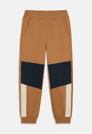 Pantaloni della tuta marroni con blocchi di colore blu navy e crema, dotati di tasche laterali e polsini elastici per una vestibilità aderente. Realizzati in tessuto morbido e traspirante.
