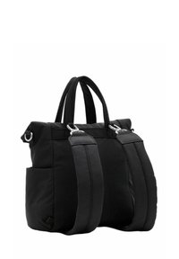 Zwarte nylon tote bag met dubbele handvatten aan de bovenkant, gevoerde zijaccenten en zilveren hardware. Heeft een slank, gestructureerd ontwerp en praktische buitenzakken.
