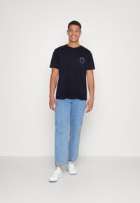 Jack & Jones JJWARRIOR TEE CREW NECK 3 PACK - Triko s potiskem - navy blazer/white/mountain view