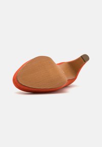 Marco Tozzi Plateaupumps - terracotta