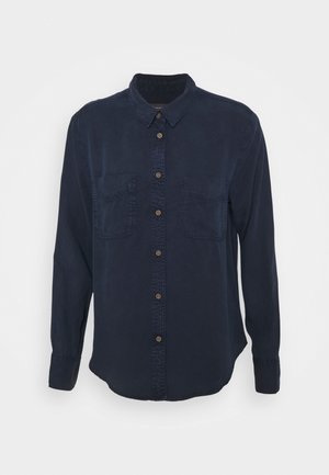 Donkerblauw navy overhemd met lange mouwen, knoopsluiting, twee borstzakken en een klassieke kraag.