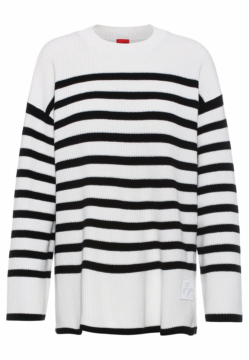 Pull noir et blanc à rayures avec une texture côtelée, un col rond et des manches longues. Présente un petit patch logo à l'ourlet.