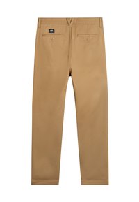 Beige-chinot suoran lahkeen muotoilulla, joissa on kaksi takataskua ja logo-tunnus vyötäröllä. Suulakeampi kankaan rakenne.