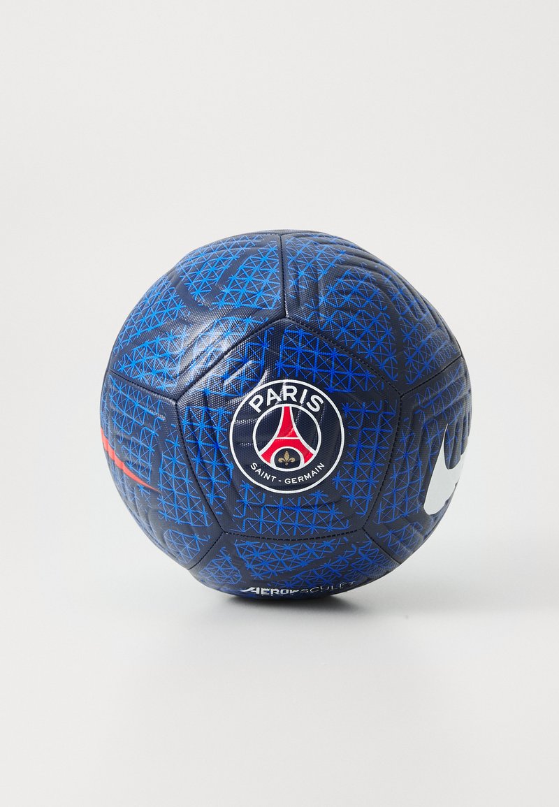 Blauwe voetbals met geometrisch reliëfpatroon, met het logo van Paris Saint-Germain en de Nike swoosh. Gemaakt van gestructureerd synthetisch materiaal.