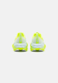 ASICS NOVABLAST 4 - Zapatillas running asfalto - safety yellow/cool grey