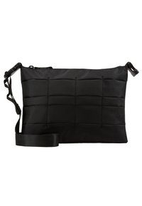 Borsa a pochette nera con zip, dotata di una superficie texturizzata caratterizzata da un motivo a griglia e una tracolla regolabile attaccata a un lato.
