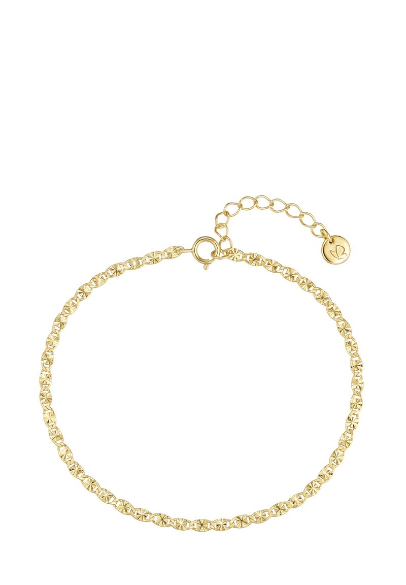 Arany karkötő, amely texturált lánc dizájnnal és kör alakú díszítésekkel rendelkezik, homárzárral záródik, kiterjesztő lánccal és egy charm-al van befejezve.