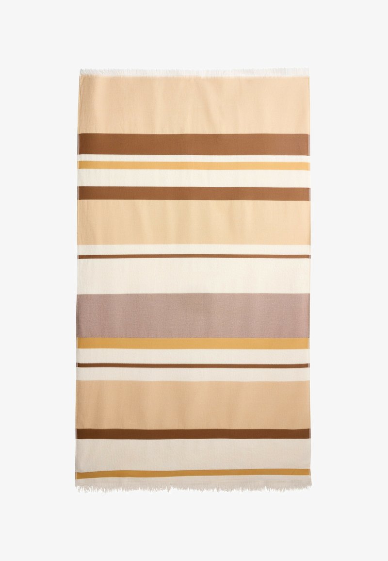 Couverture rectangulaire rayée beige, marron, blanc et moutarde avec bords à franges sur fond blanc.