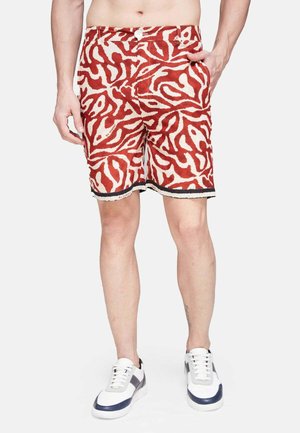 Rote und weiße gemusterte Shorts mit einem Schnitt bis zur Mitte des Oberschenkels, mit einem Knopfverschluss, kontrastierenden schwarzen Abschlüssen am Saum und Seitentaschen.
