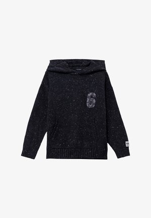 Sudadera de punto en gris oscuro con una textura jaspeada, bolsillo canguro en la parte frontal y el número "6" impreso en un lado. Puños y dobladillo acanalados.