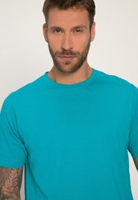 JP1880 MOTIV AUF DER BRUST,RUNDHALSAUSSCHNITT - Jednoduché tričko - dark turquoise