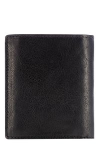 Portafoglio in pelle nera con superficie testurizzata, design a due pieghe e cuciture minimaliste. Non presenta hardware o dettagli visibili.