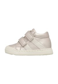 Sneaker alta per bambini in metallo rosa chiaro con doppie fascette in Velcro e pannelli laterali testurizzati su suola bianca.
