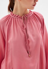 adL TIED  - Bluse - powder