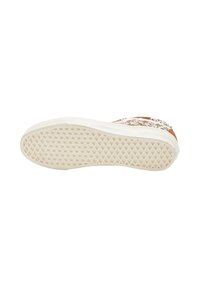 Suola di sneaker con una superficie in gomma beige testurizzata, caratterizzata da un motivo a diamante e accentuazioni bianche sui lati, che mostra segni di usura e un bordo superiore decorato.