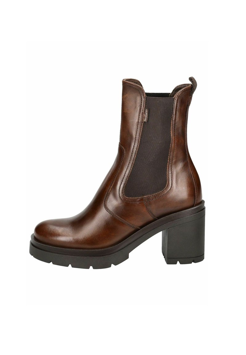Bottine en cuir marron avec des panneaux latéraux en élastique, bout arrondi et un talon épais noir. Texture lisse avec des détails de couture subtils.