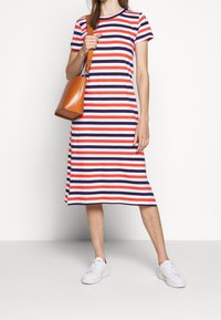 J.CREW Robe en jersey - red
