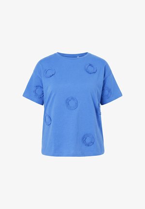 Blaues T-Shirt mit kurzen Ärmeln und sieben erhabenen, strukturierten, runden Aufnähern, die gleichmäßig auf Vorderseite und Ärmeln verteilt sind.