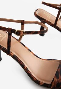 Next FOREVER COMFORT - Korolliset sandaalit - animal